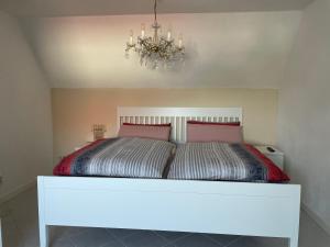 Un pat sau paturi într-o cameră la Ostseewellen