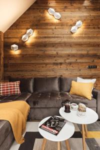 Posedenie v ubytovaní Apartament Stary Drewniany Białka Ski Resort -obok Termy Bania i Kotelnica