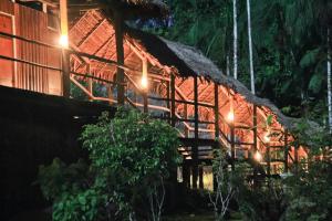 Bangunan di mana terletaknya lodge +27 gambar