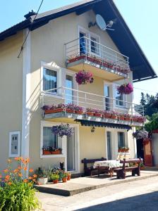 a building with flowers on the balconies and a bench at Drago Kremenjaš in Delnice
