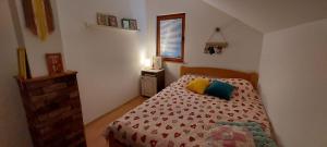 Postel nebo postele na pokoji v ubytování Love Shack