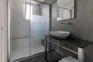 Koupelna v ubytování Hotel President