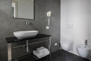 Koupelna v ubytování Hotel President