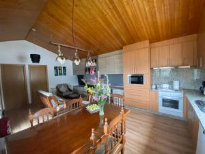 a kitchen and living room with a table and chairs at Villa Poexa in Rosal