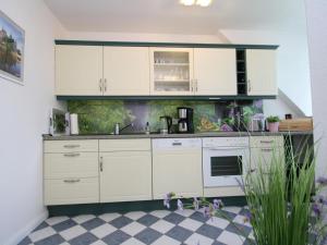 Kuchyň nebo kuchyňský kout v ubytování Ferienwohnung Am Strand, Schwerin
