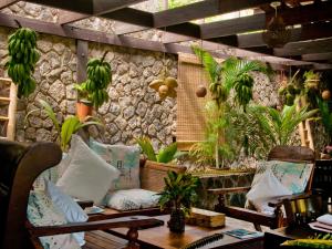 Ruang duduk di Firefly Estate Bequia