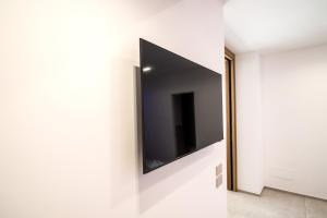 Televízia a/alebo spoločenská miestnosť v ubytovaní SG Suite & Spa Amalfi Coast