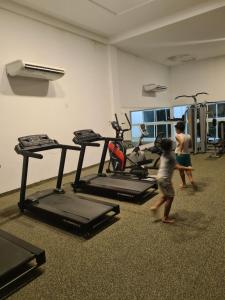 Fitness centrum a/nebo fitness zařízení v ubytování Flat Muro alto clube