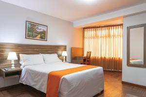 Hotel Plaza San Antonio Arequipa tesisinde bir odada yatak veya yataklar