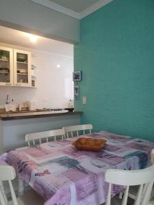 a bedroom with a table with a bowl on it at Cobertura duplex- 50m da Praia Grande- Ubatuba in Ubatuba