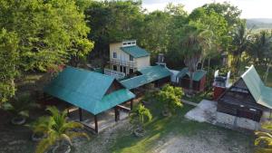 an aerial view of a house with a green roof at Hotel, boungalow y cabañas Xanfari in Colorado