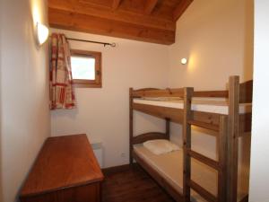 a room with two bunk beds and a table at Appartement Aussois, 3 pièces, 6 personnes - FR-1-508-271 in Aussois