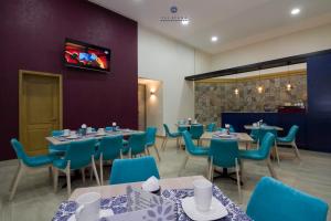 Hotel Talavera Teziutlan tesisinde bir restoran veya yemek mekanı