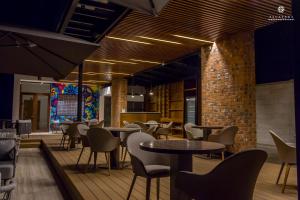 a restaurant with tables and chairs and a brick wall at Hotel Talavera Teziutlan in Teziutlán
