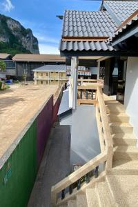odbicie budynku w zbiorniku wodnym w obiekcie The dream garden w Aonang Beach