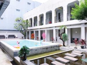 Het zwembad bij of vlak bij Remember @ Phuket Town