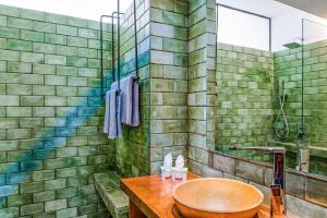 Koupelna v ubytování Atelier Hotel + 37 fotografií
