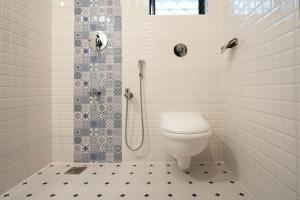 a bathroom with a toilet and a shower at Villa Barbosa, 2 BHK Villa & Luxury Rooms near Colva, Sernabatim, Benaulim Beach in Colva +76 photos
