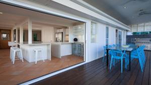Η κουζίνα ή μικρή κουζίνα στο Belmore Terrace Perfect Pad Just 100 metres to the beach