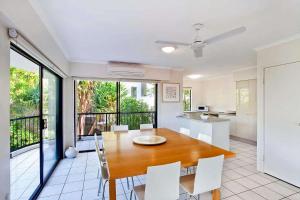 Φωτογραφία από το άλμπουμ του 4 Domani Large Townhouse with Ocean Views σε Sunshine Beach +13 φωτογραφίες