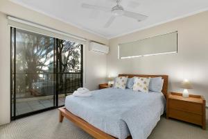 Ένα ή περισσότερα κρεβάτια σε δωμάτιο στο 4 Domani Large Townhouse with Ocean Views
