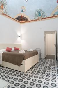 a bedroom with a bed with a ceiling at Zagara e Lumia in Catania