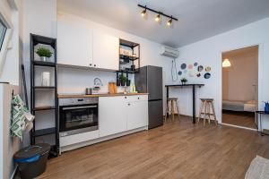 Kuchyň nebo kuchyňský kout v ubytování Apartment Sunset Rovanjska