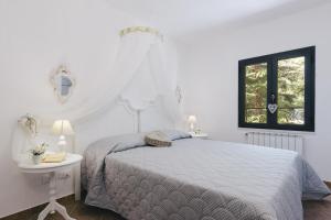 a bedroom with a bed and a table and a window at Hotel - Ristorante Pintadera in Massa