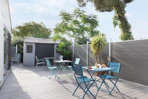 A balcony or terrace at Campanile Toulon - La Seyne sur Mer - Sanary