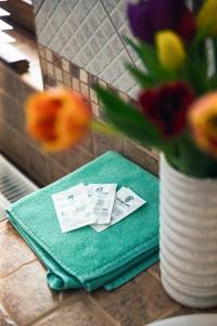 a table with a vase of flowers and two cards at Villa Bohemia in Eger