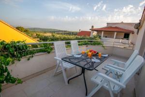Balkón alebo terasa v ubytovaní VILLA OLEA - ŠIBENIK