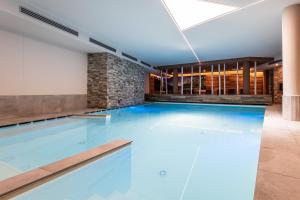 Bazén v ubytovaní Gaia Residence Hotel alebo v jeho blízkosti