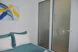 Postel nebo postele na pokoji v ubytování Spyridoula's apartment
