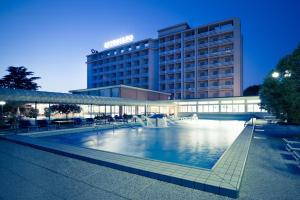 Bazén v ubytování Hotel Terme Antoniano nebo v jeho okolí
