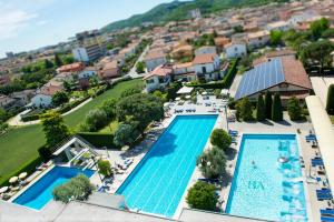 Bazén v ubytování Hotel Terme Antoniano nebo v jeho okolí
