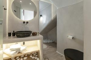 Koupelna v ubytování Naxian Spirit Inn