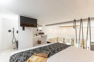 Postel nebo postele na pokoji v ubytování Naxian Spirit Inn