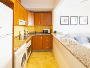 Kuchyňa alebo kuchynka v ubytovaní Cubo's Beach Apartment Torrox Costa