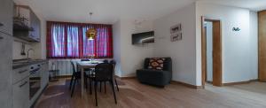 Posezení v ubytování Chalet 5 Laghi / LuxApt / Town Centre + 19 fotografií