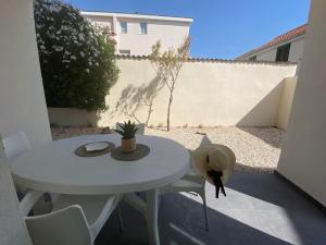 Fotografia z galérie ubytovania Luxury Two-Bedroom Apartment with Two Private Parking v destinácii Makarska