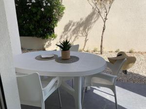 Fotografia z galérie ubytovania Luxury Two-Bedroom Apartment with Two Private Parking v destinácii Makarska