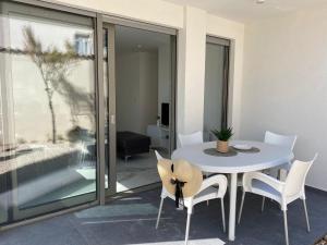 Fotografia z galérie ubytovania Luxury Two-Bedroom Apartment with Two Private Parking v destinácii Makarska
