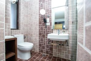 Bathroom sa Mahabir Palace