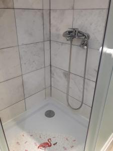 Uma casa de banho em Dominik