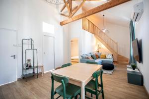 Część wypoczynkowa w obiekcie Montgolfiere Apartment by Connexion