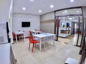 TV a/nebo společenská místnost v ubytování Beryll Inn Cyberjaya Hotel + 9 fotografií