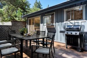 Ảnh trong thư viện ảnh của Guerneville Escape Redwoods Deck BBQ Fire table ở Guerneville