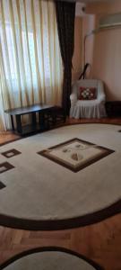 a living room with a rug on the floor at Apartament cu 2 camere spatioase in centrul orasului - ANDREI in Brăila