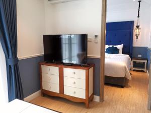 a bedroom with a bed and a television on a dresser at C45 Seven Seas Cote DAzur Nice Pool View in Na Jomtien