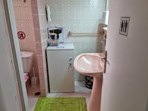 Koupelna v ubytování STADION 2 APTS Near Athens City Center(4 beds+sf)